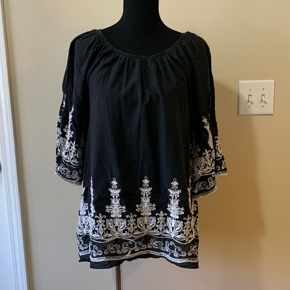 GUC Black & White Embroidered Off Shoulder Blouse